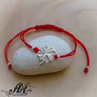 Гривна с червен конец и сребро "Детелинка" B-396